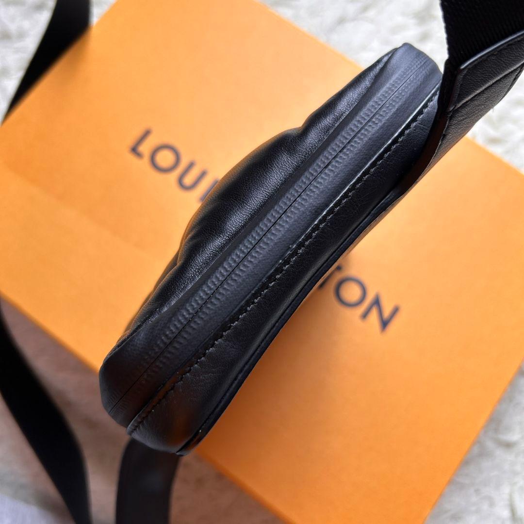 【極希少】LOUIS VUITTON アシンメトリカル 本革 ボディバッグ 黒
