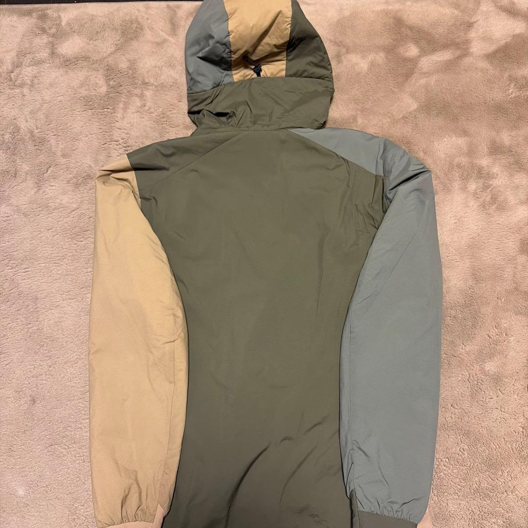 アークテリクス　アトムフーディー　Mサイズ