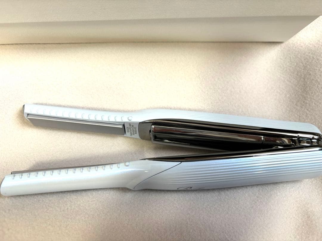 ろ*ん様 ReFa ストレートヘアアイロン ホワイト