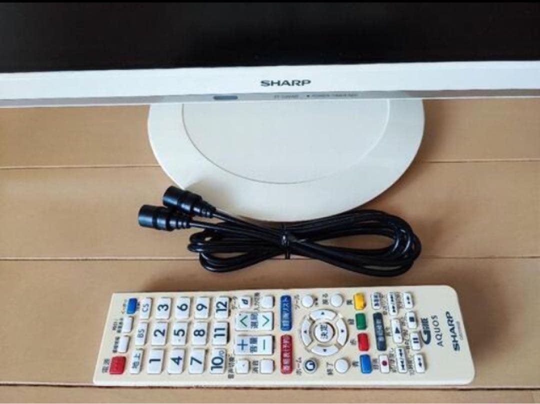 SHARP AQUOS 22型液晶テレビ　美品中古品　二画面