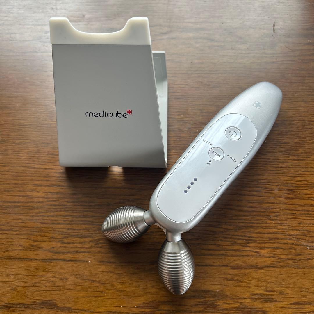 メディキューブ　美顔器 AGE-Rダーマショット