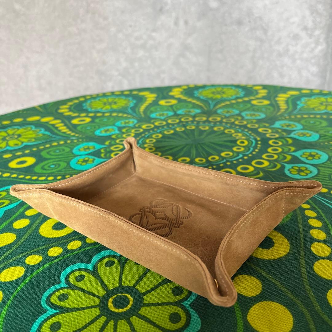 ☆LOEWE☆ロエベ☆スエード☆ベージュ☆アナグラム☆トレー【送料込み】