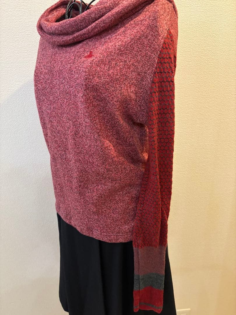 ⭐︎美品⭐︎ヴィヴィアンウエストウッドレッドレーベル　フード付き赤い長袖　かわいい