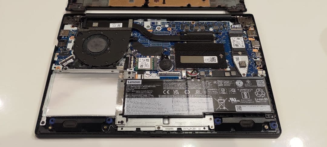 Lenovo v14 Gen4 ノートパソコン