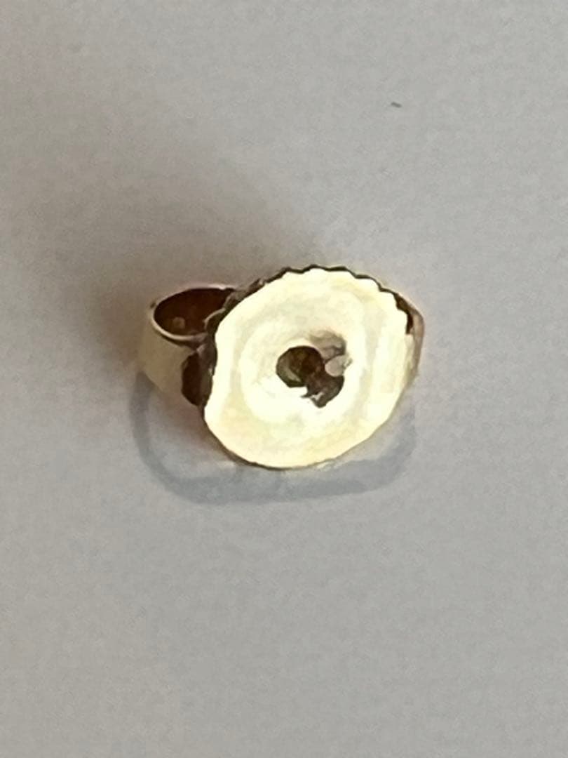 Tiffany ピアスキャッチ　片耳　イエローゴールド