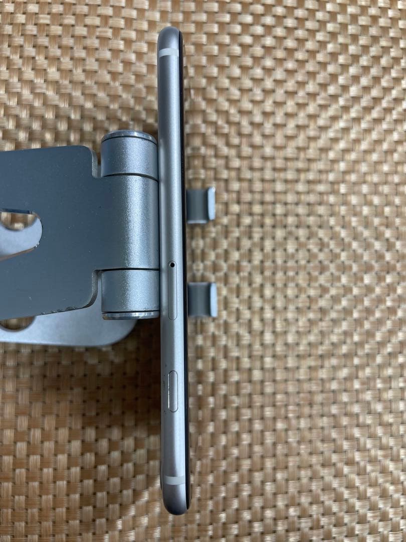 iPhone SE 第3世代 64 GB スターライトSIMフリー【67637】