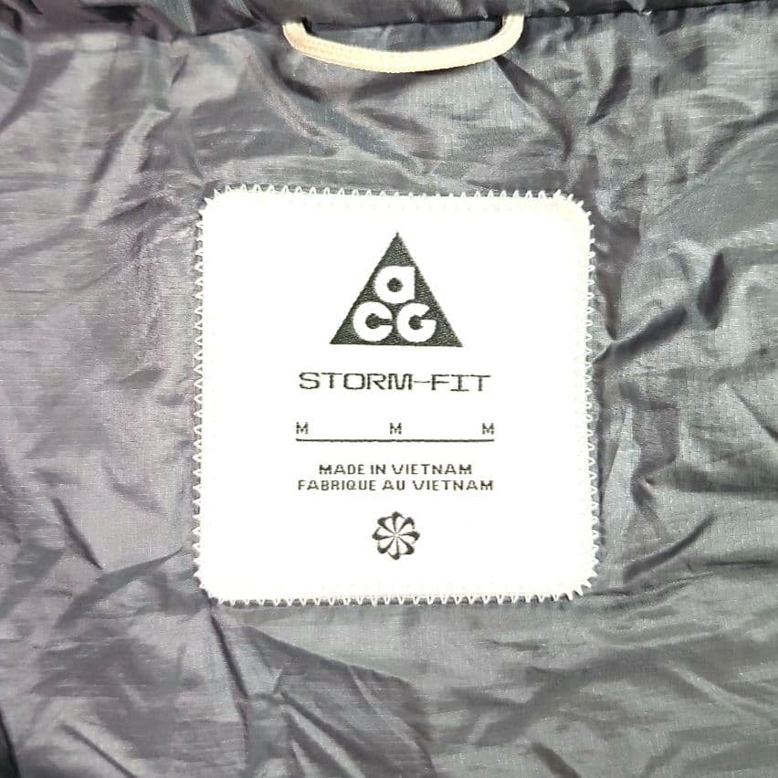 NIKE　ナイキ　プリマロフトスカルピークジャケット　ベージュ　M