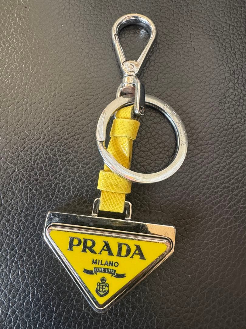 PRADA プラダ トライアングルロゴ キーホルダー