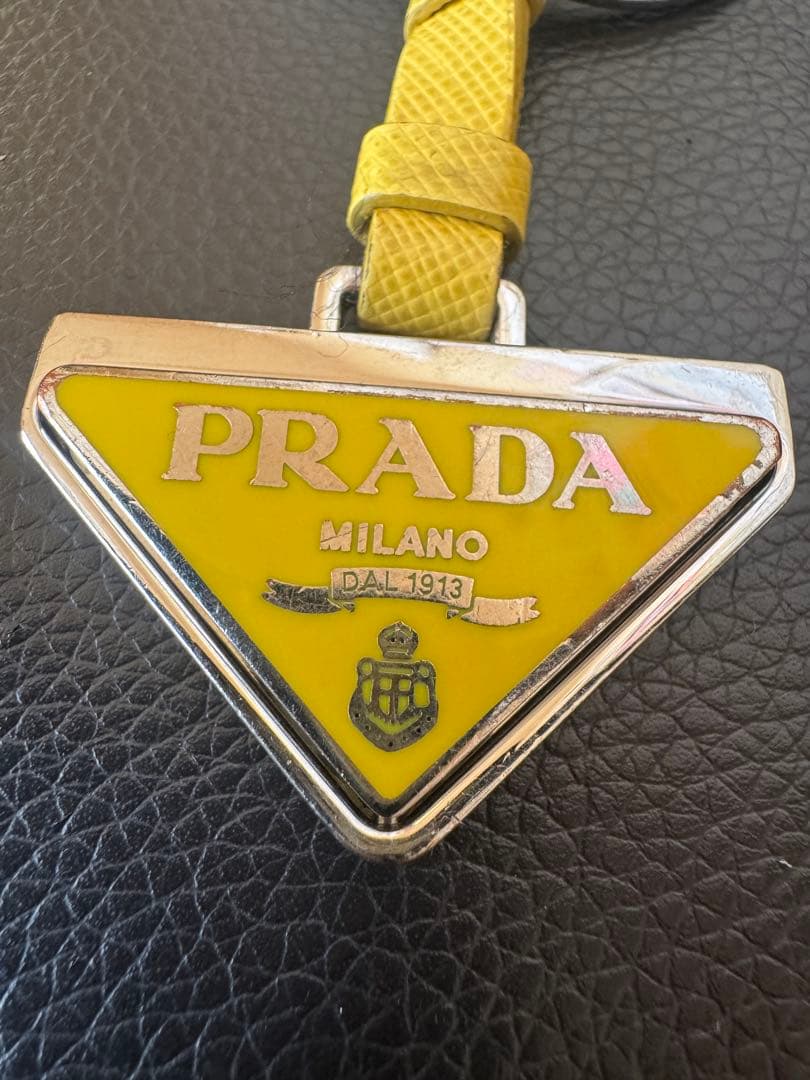 PRADA プラダ トライアングルロゴ キーホルダー