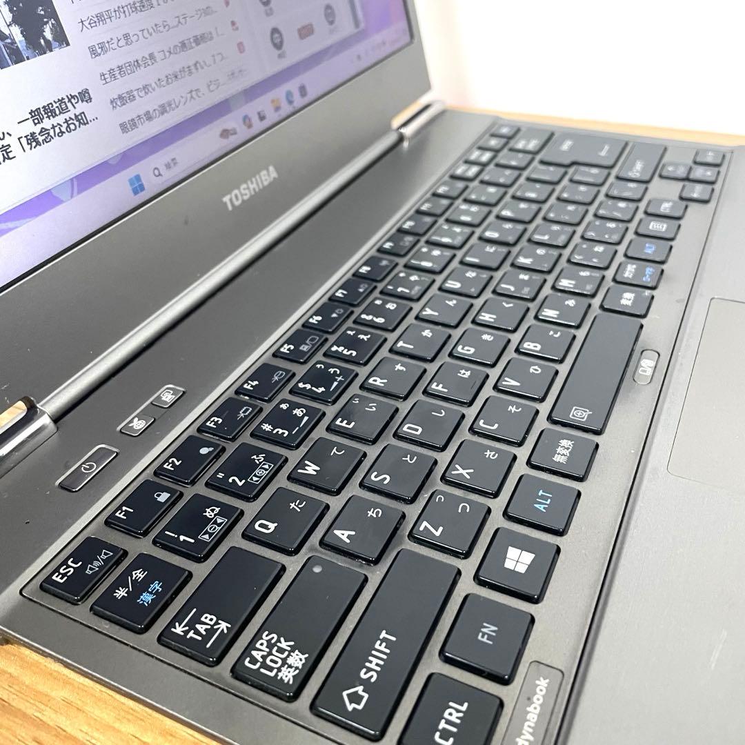 SSD超薄型軽量1080グラム東芝ノートパソコンWindows11オフィス