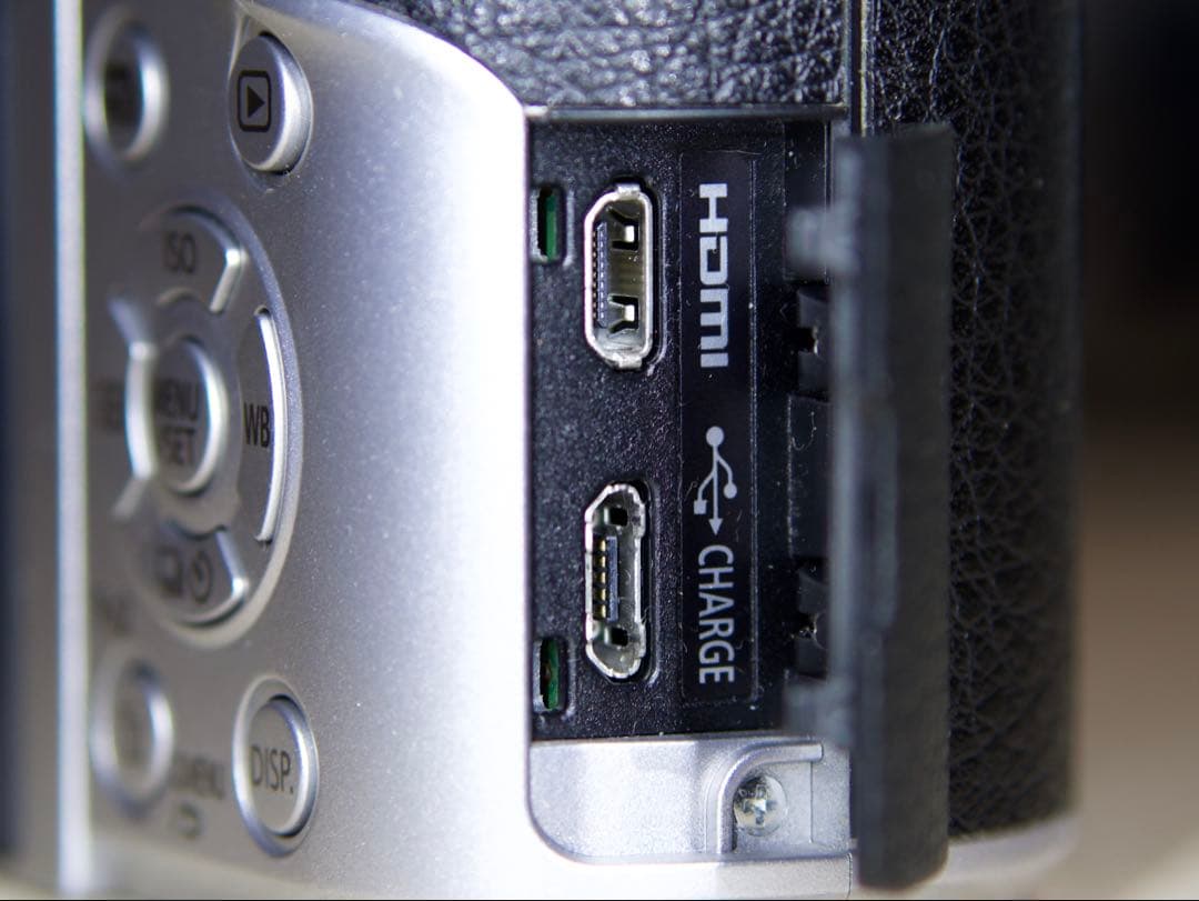 パナソニック LUMIX DMC-GX7MK2ボディ＋純正バッテリx２他付属品