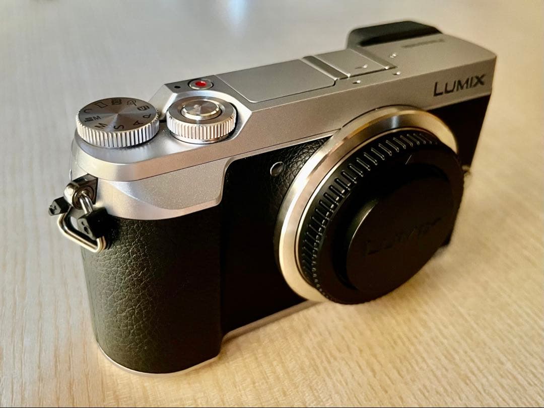 パナソニック LUMIX DMC-GX7MK2ボディ＋純正バッテリx２他付属品