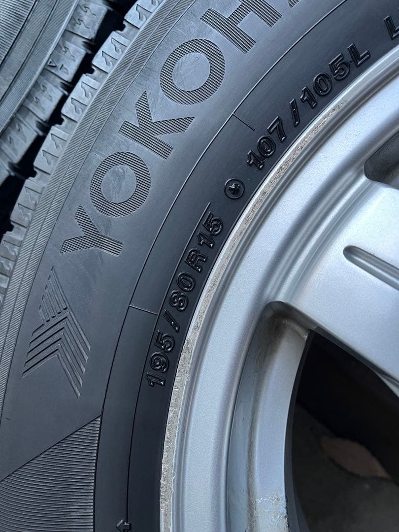 ハイエース　スタッドレスタイヤ4本セット 195/80R15