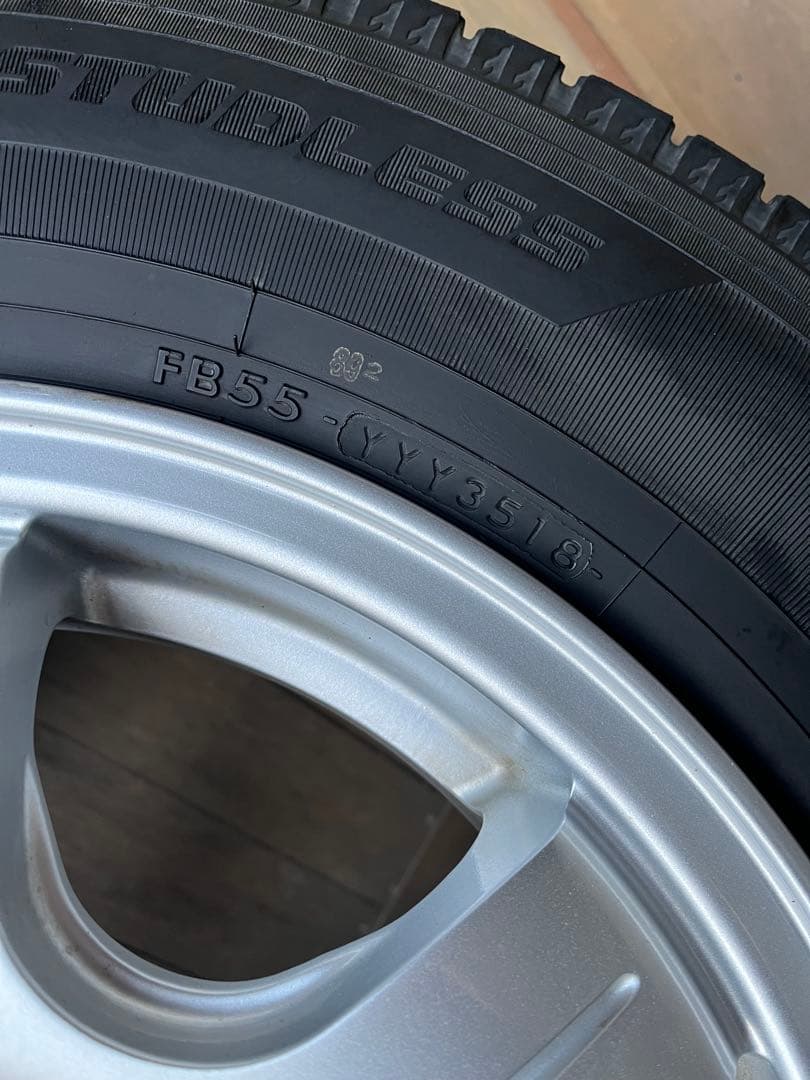 ハイエース　スタッドレスタイヤ4本セット 195/80R15