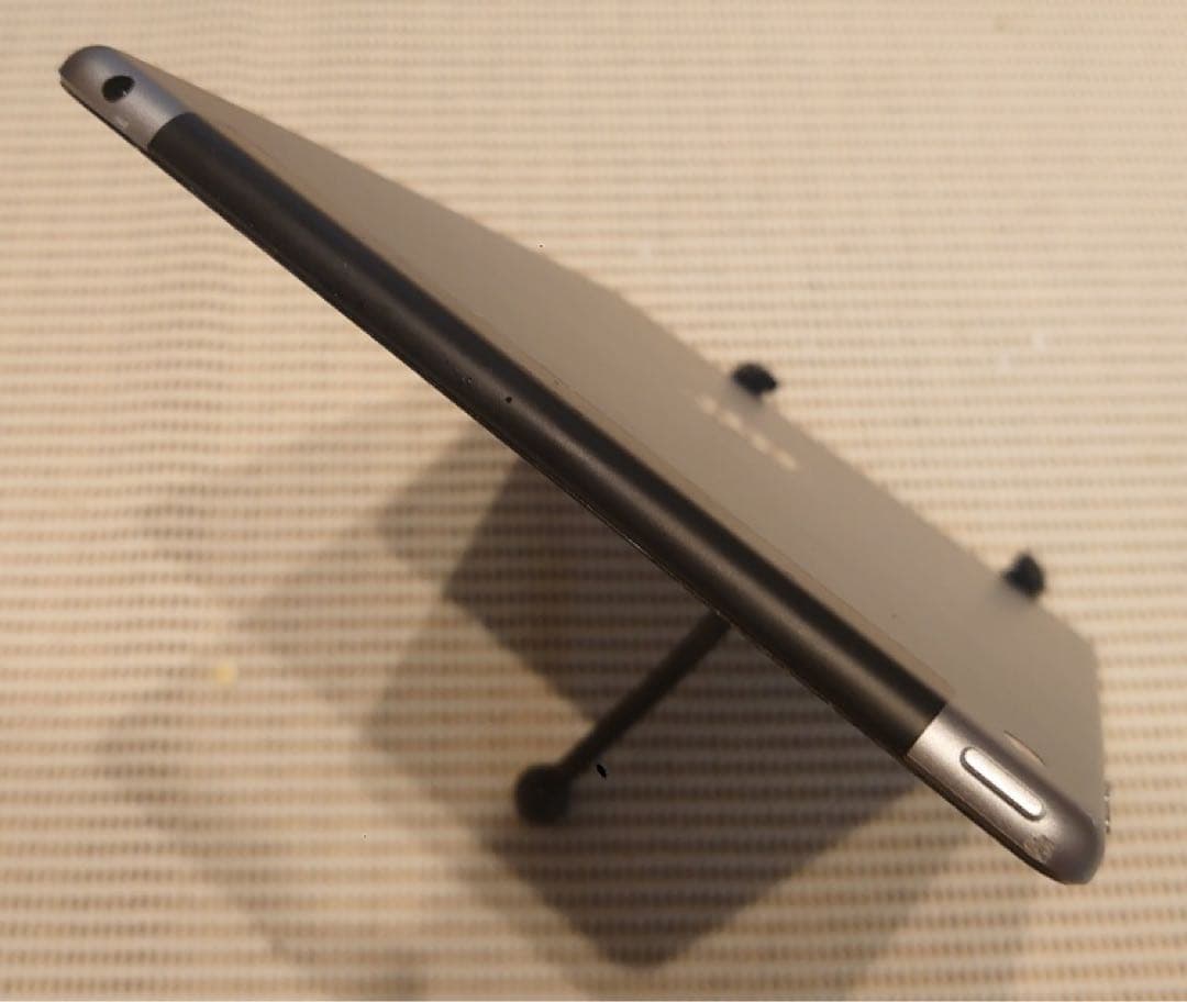 完動品SIMフリーiPad第6世代(A1954)本体32GB送料込XJF88