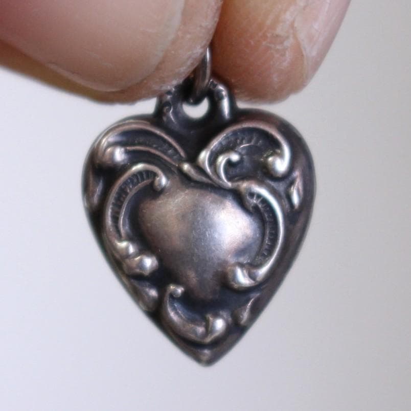 30s　スウィートハートジュエリー 　小振り　 ハート　チャーム 波　アールデコ