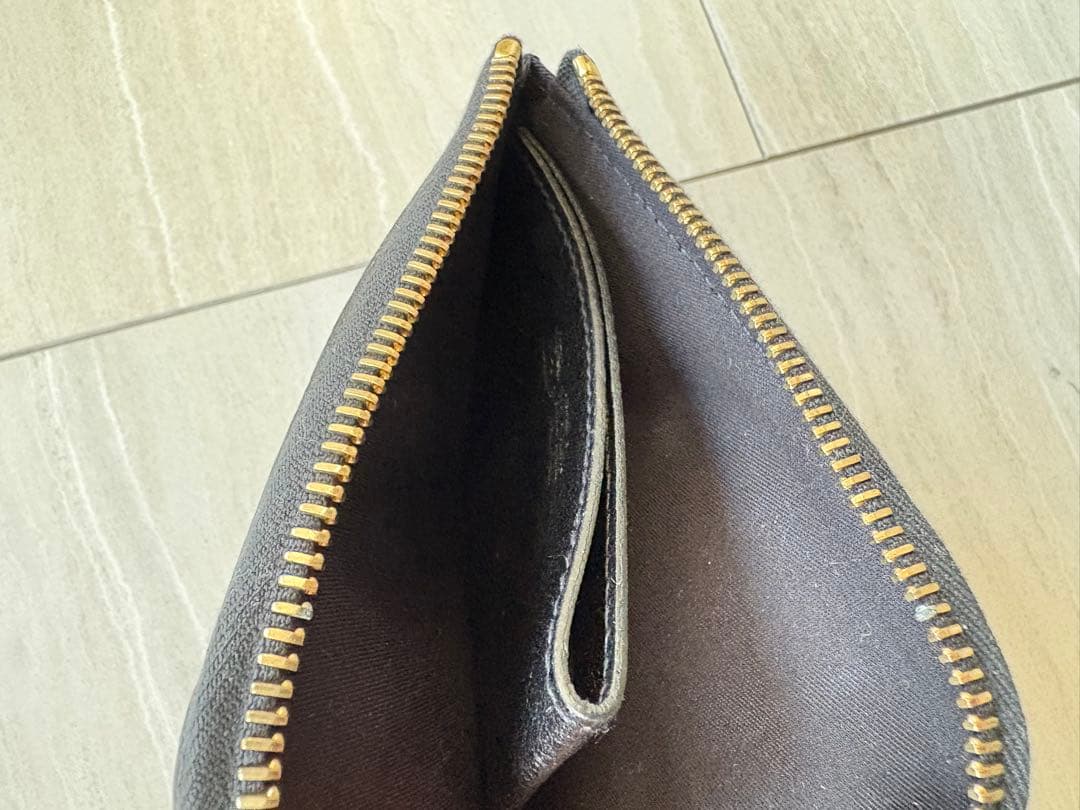 【ILBISONTE】　コンパクトウォレット 黒レザーケース