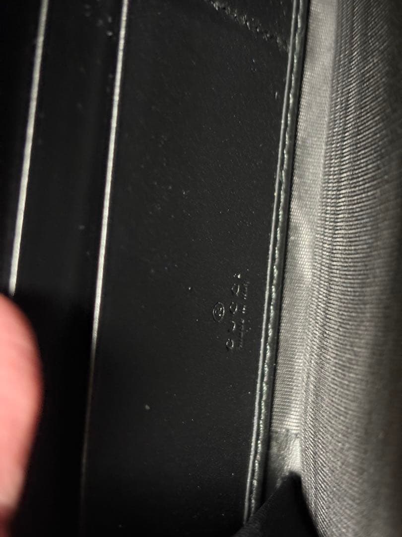 Gucci ブラックレザー 長財布 GGロゴ