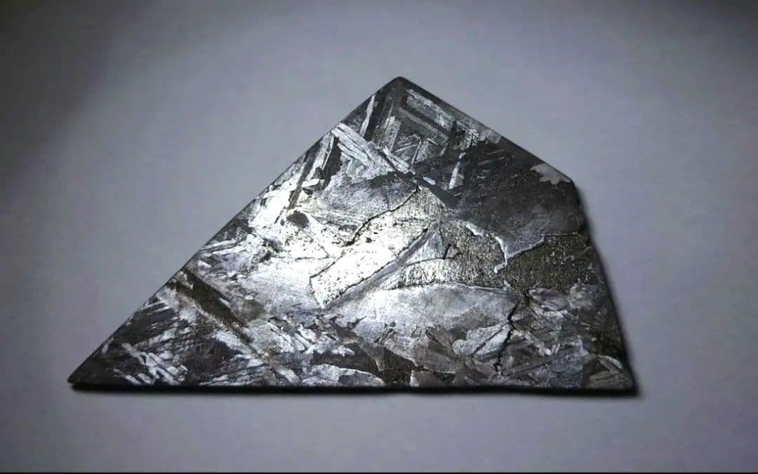 隕石絵画　アルタイ隕石 アート標本　鉄隕石 【検索ワード ギベオン イミラック】