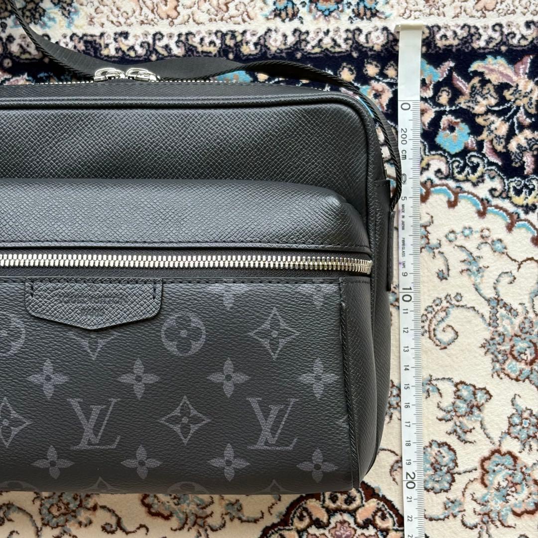 専用 出品 ルイヴィトン タイガ アウトドア メッセンジャー PM M30233