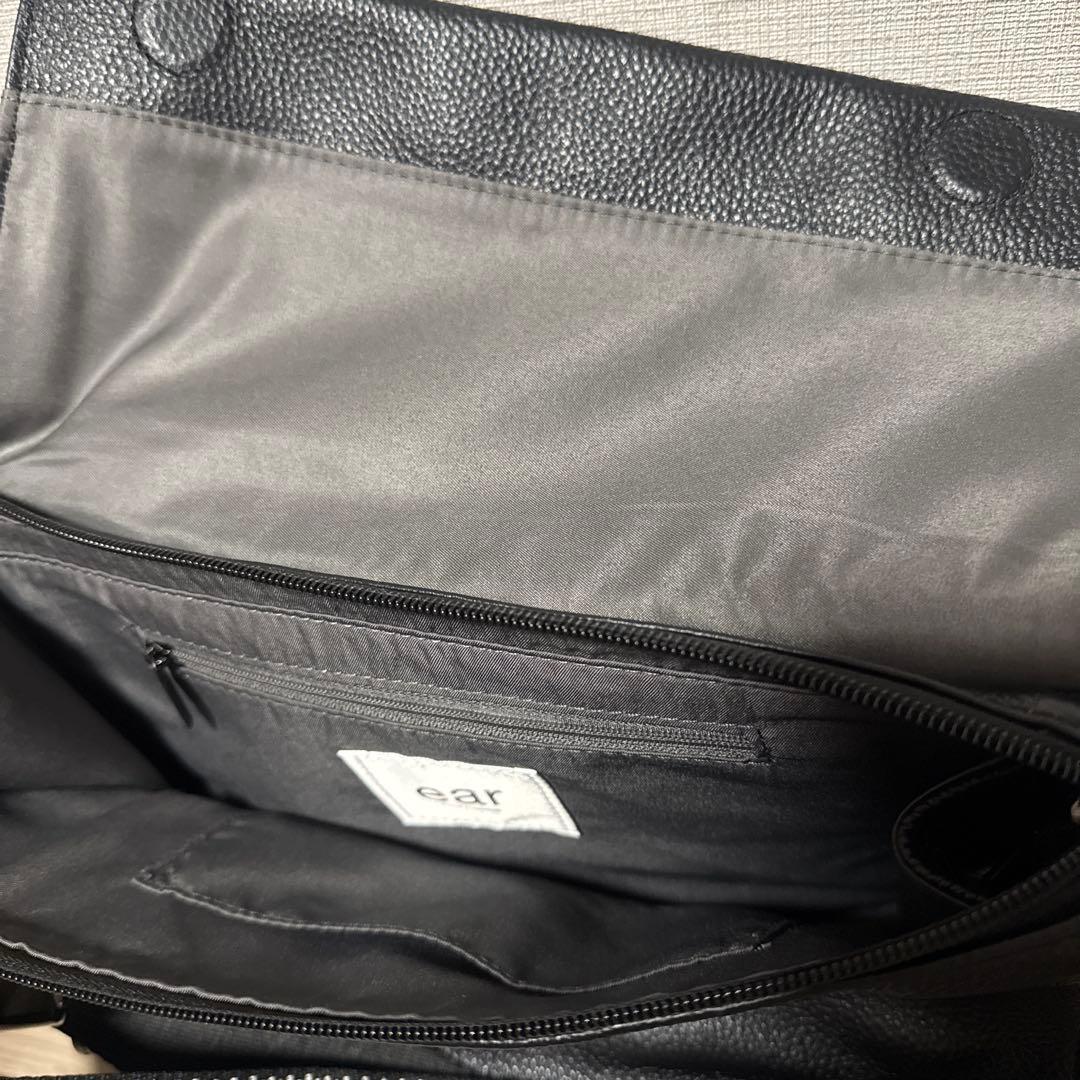 イアパピヨネ 幾何学柄　ワイドテープショルダーバッグ ボディバッグ 本革