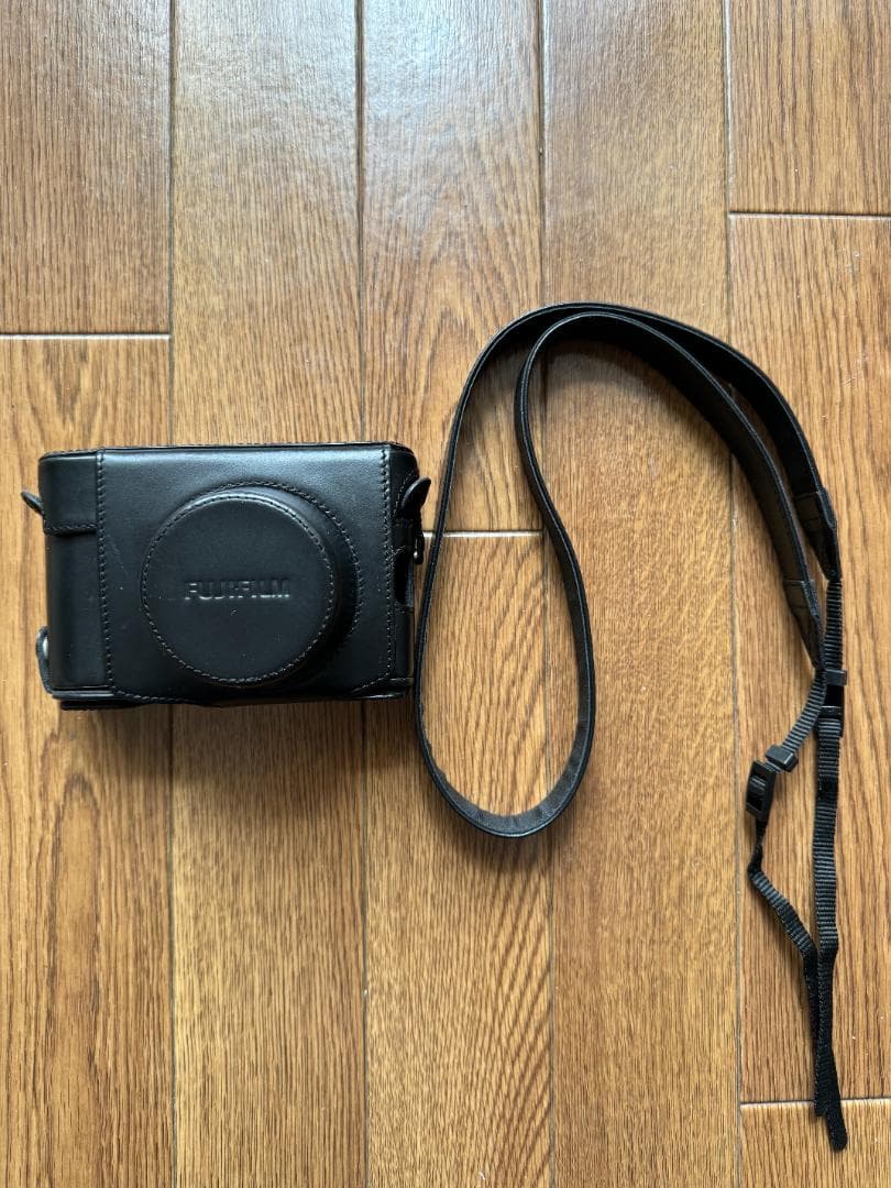 FUJIFILM X100F/X100V 純正レザーケース黒 ストラップ付