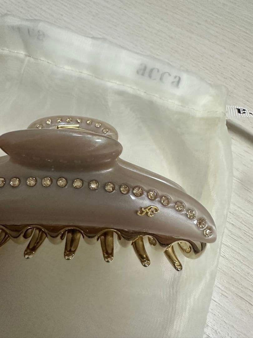 acca ストーン付きヘアクリップ ベージュ　アッカ