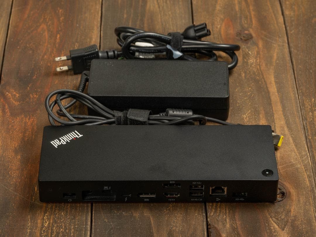 ThinkPad ユニバーサル Thunderbolt 4 ドック　箱なし