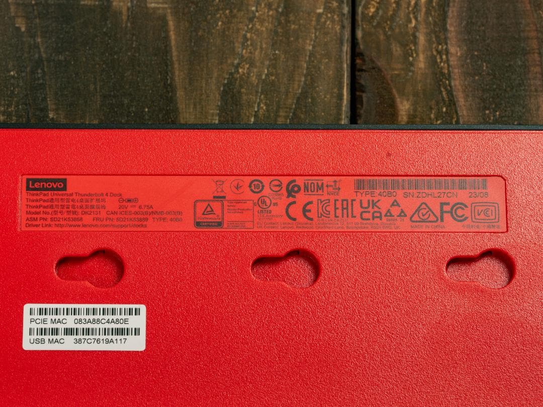 ThinkPad ユニバーサル Thunderbolt 4 ドック　箱なし