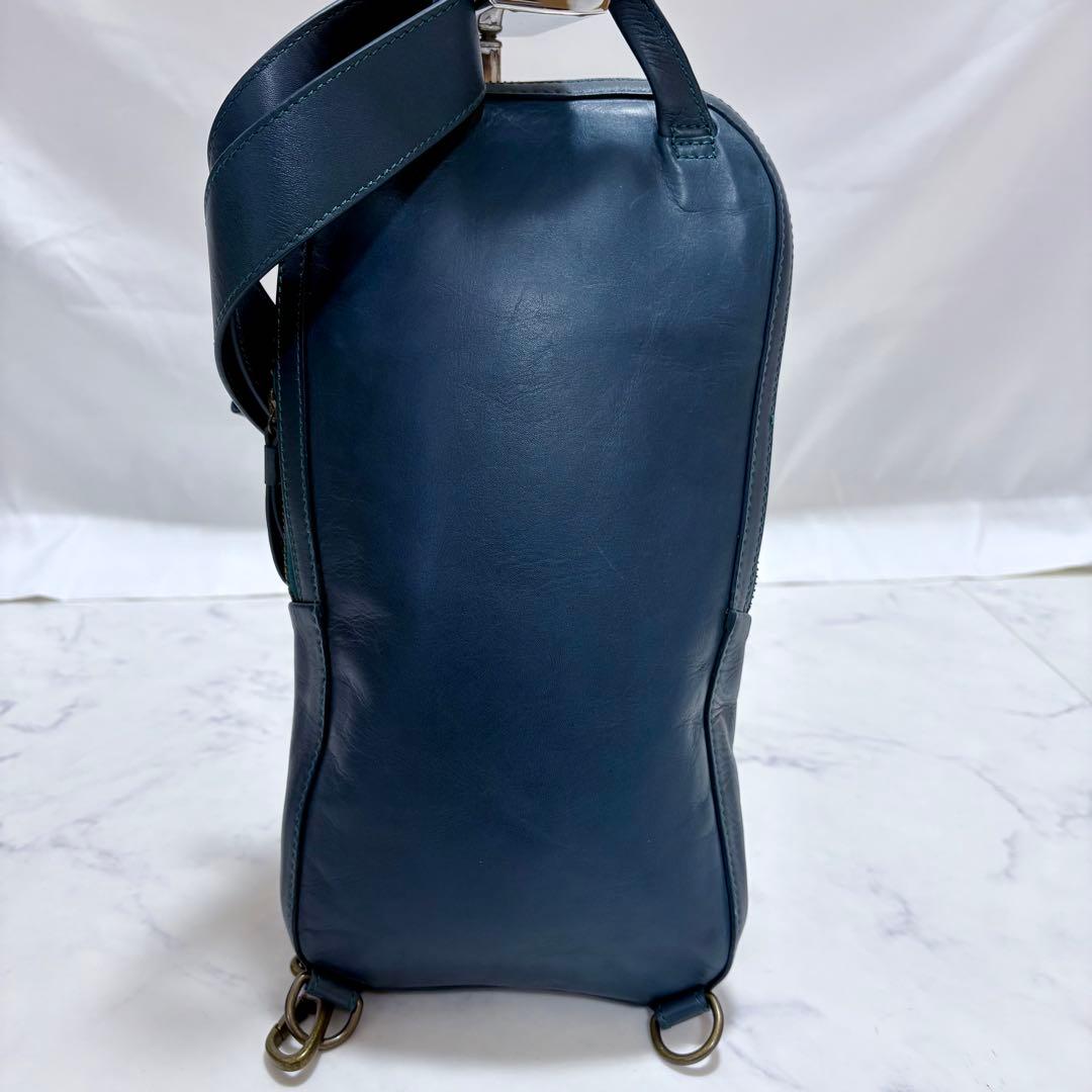 美品 マザーハウス カゼマトウ ボディバッグ レザー ネイビー 斜め掛け 本革
