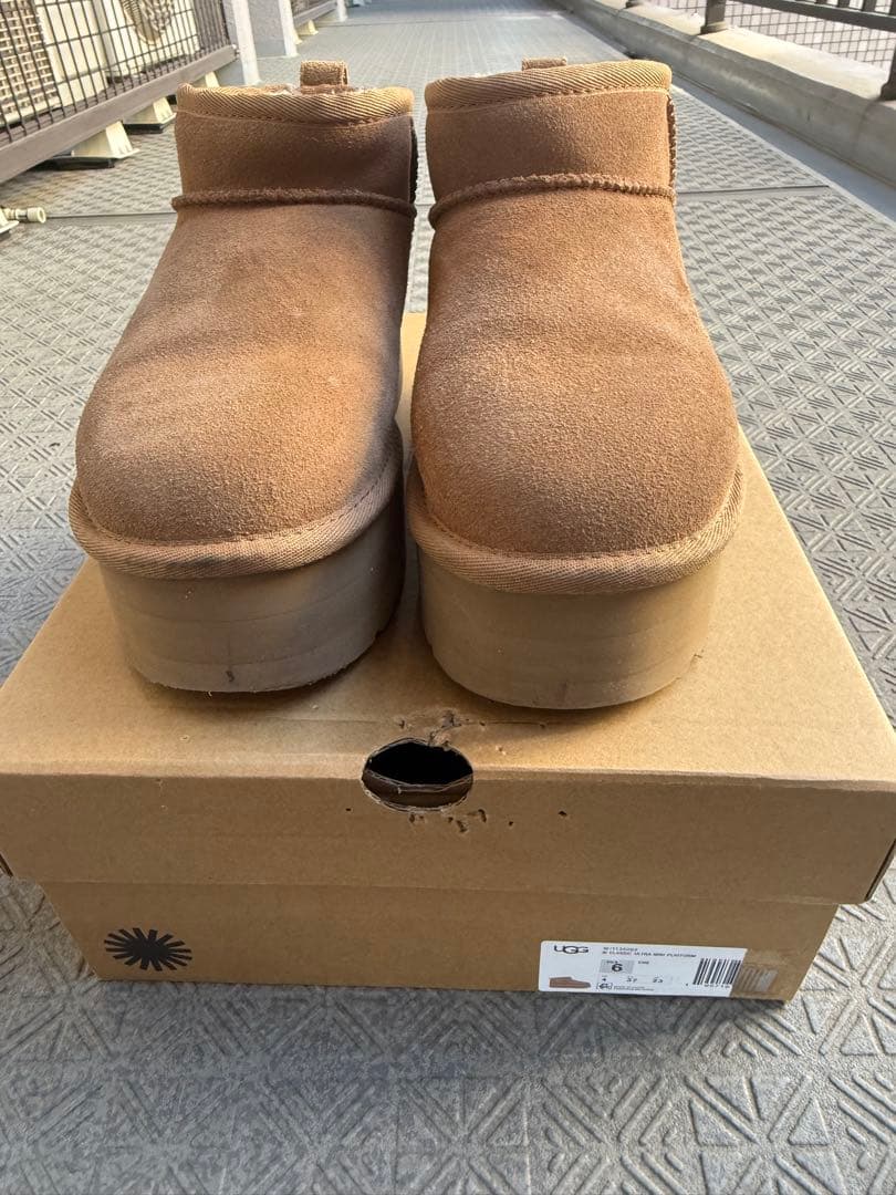 UGG クラシック ウルトラ ミニ プラットフォーム ブーツ 23cm 箱付き