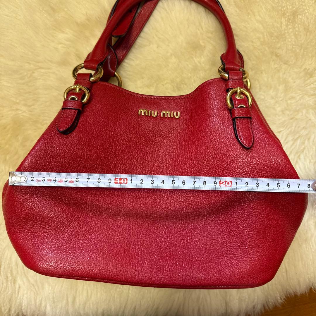 Miu Miu 赤 レザー ショルダーバッグ