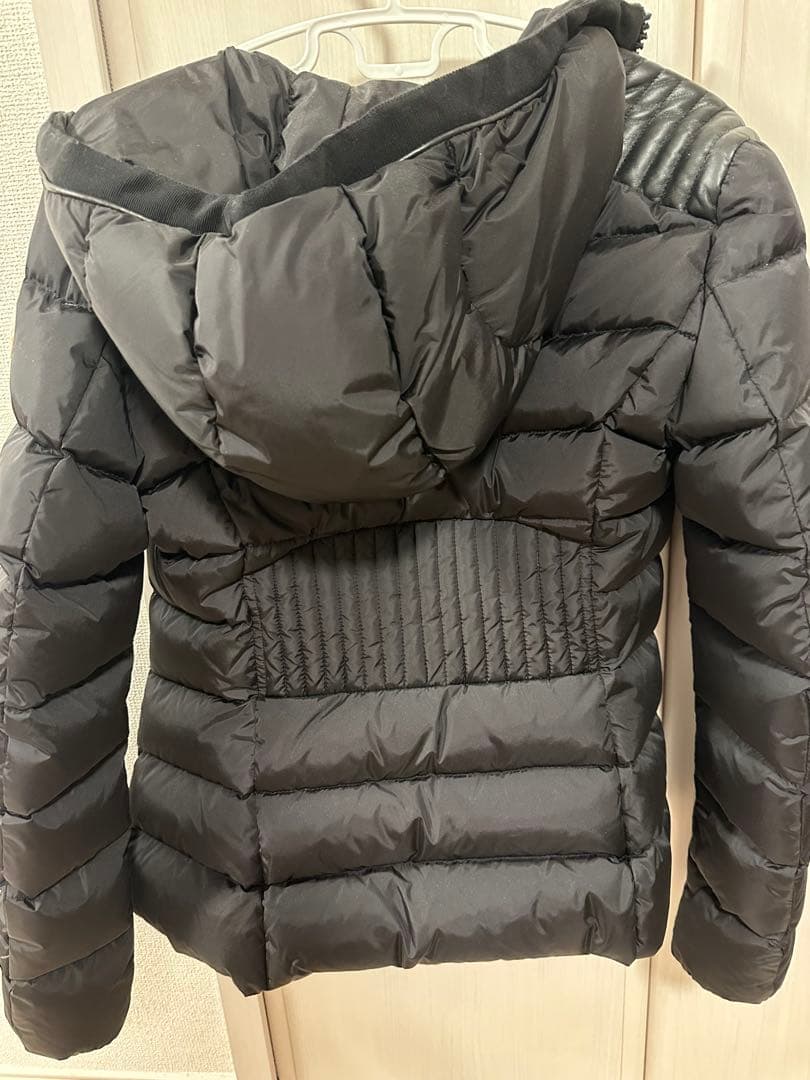 MONCLER 黒 ダウンジャケット フード付き