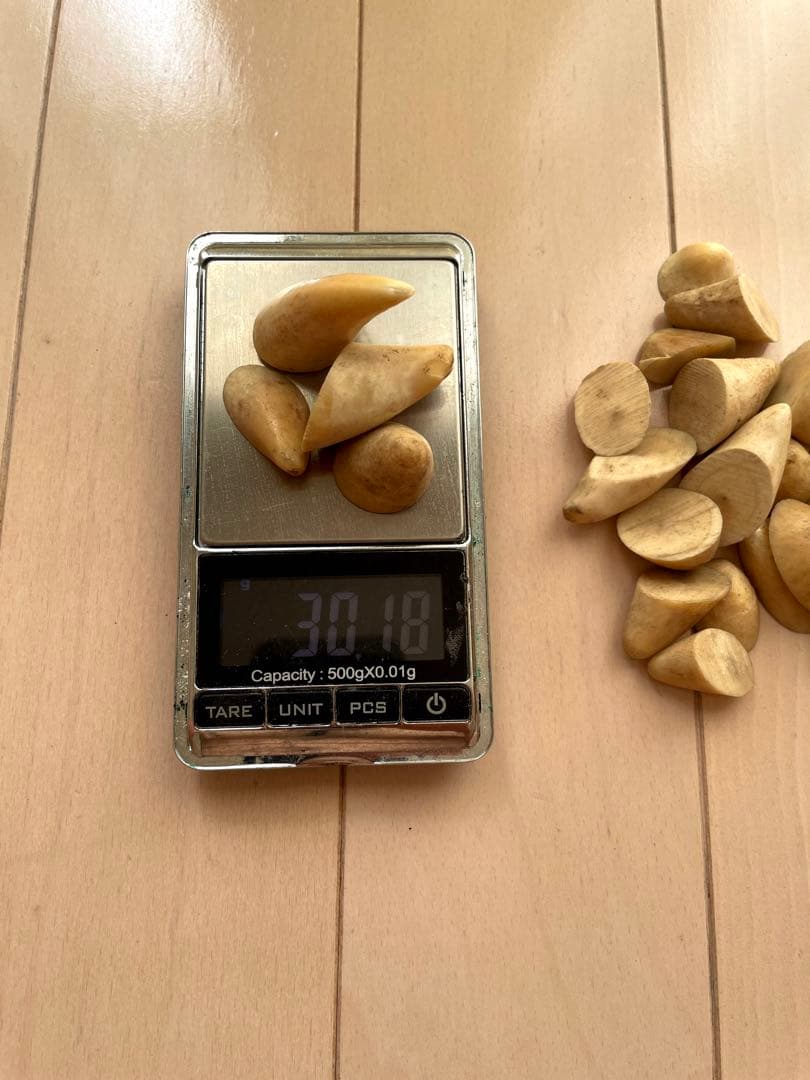 鯨歯　歯先のみ　マッコウ　根付け　ボーンカービング　イッカク　約114.76g