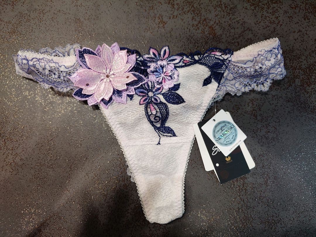 サルート✨️レア✨️Ｅ６５ブラ、ソング、ガーター3点✨️6