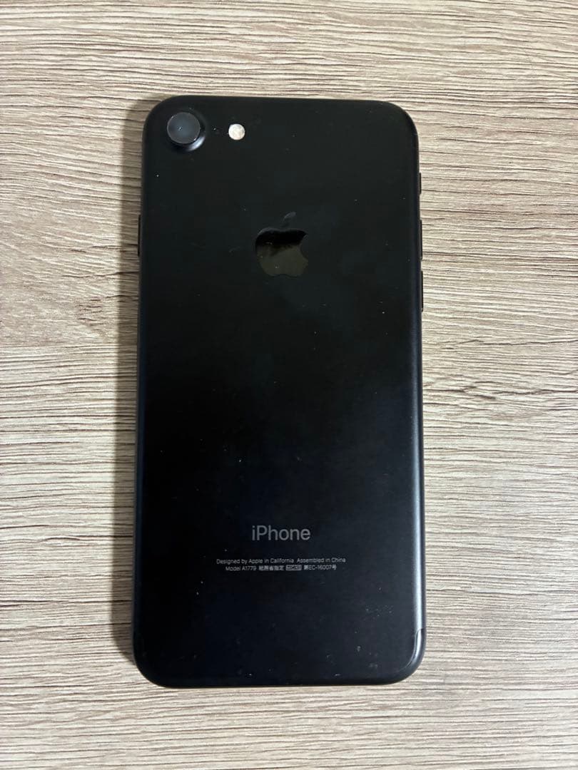 Apple iPhone SE 第二世代　64GB ブラック　画面割れ　本体