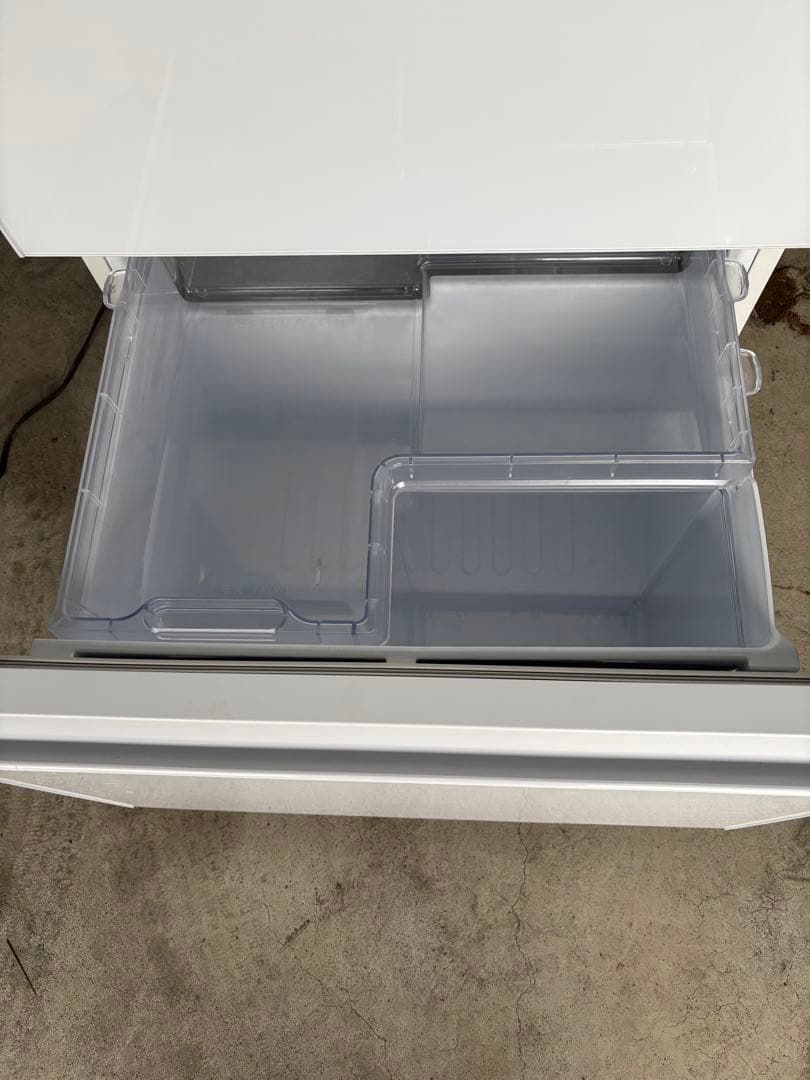 M*e様 シャープ冷凍冷蔵庫 両開き 4段棚