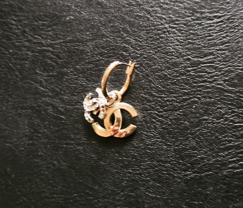 シャネル CHANEL ピアス ヴィンテージ CCロゴ 片耳　クロッシング
