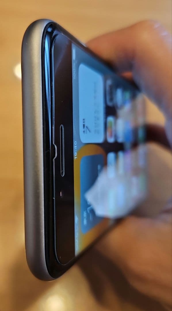 Apple iPhone 6s 64GBシルバー 本体