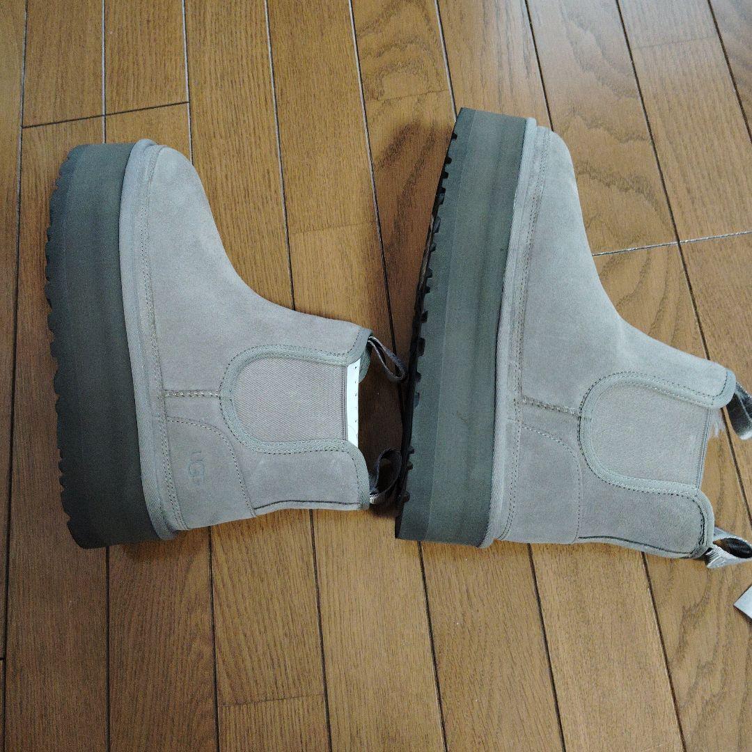 試着のみUGG アグNeumel Platform Chelsea　 25cm