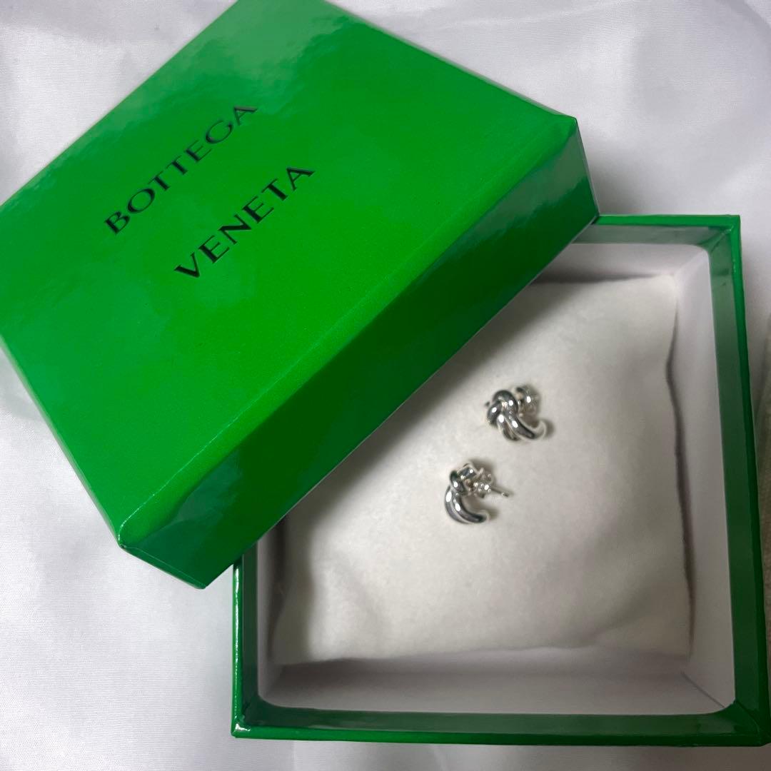 Bottega Veneta ノットピアス シルバー