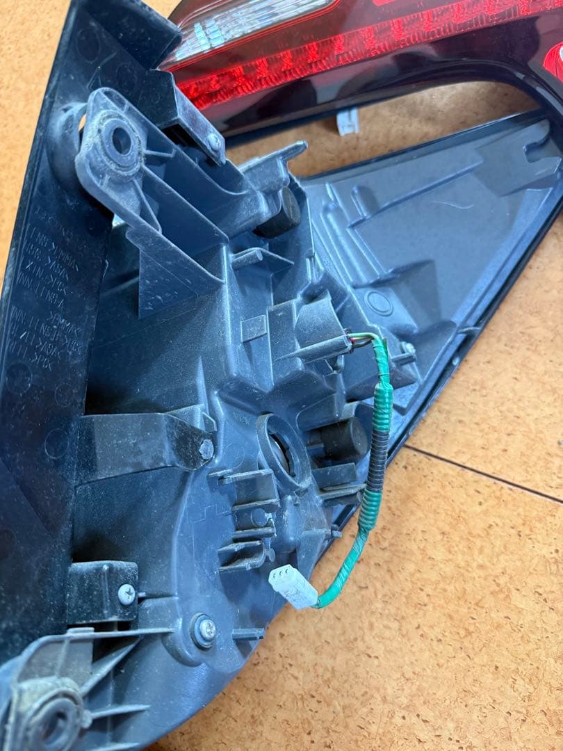 ヴェゼルru3 テールランプ 4個セット レッド/クリア