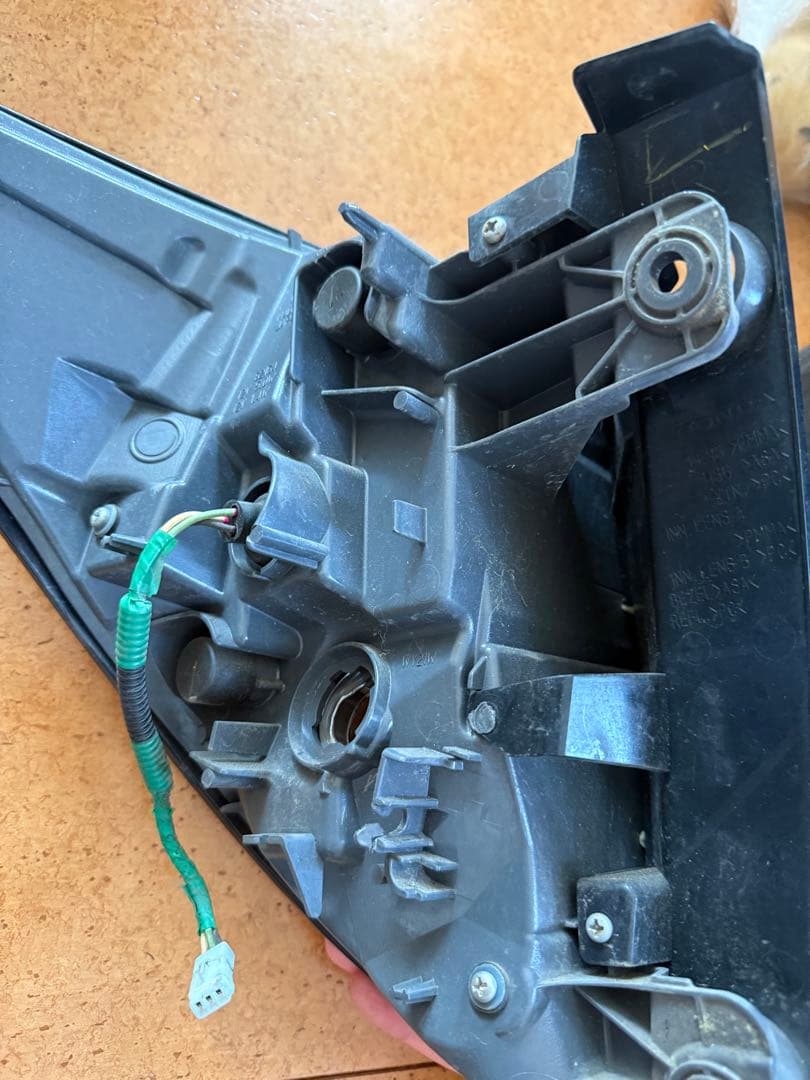 ヴェゼルru3 テールランプ 4個セット レッド/クリア