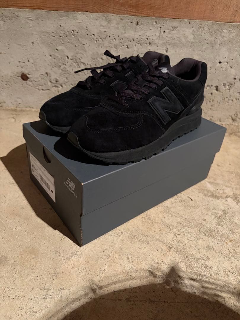 New Balance ブラックスニーカー