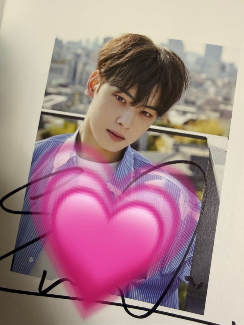 ウヌ ・ムンビン直筆サイン