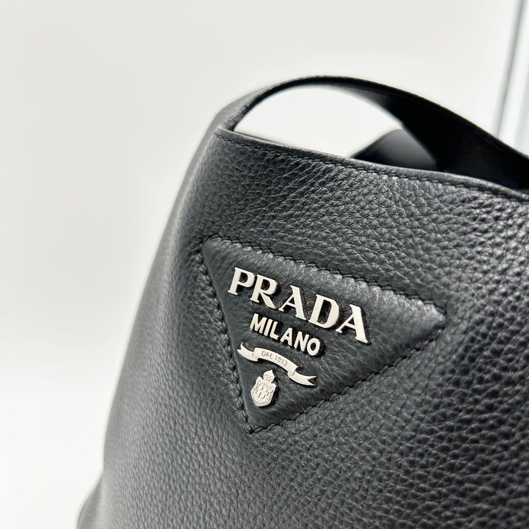 PRADA ミディアム レザー トート ヴィッテロダイノ 1BG335 ブラック