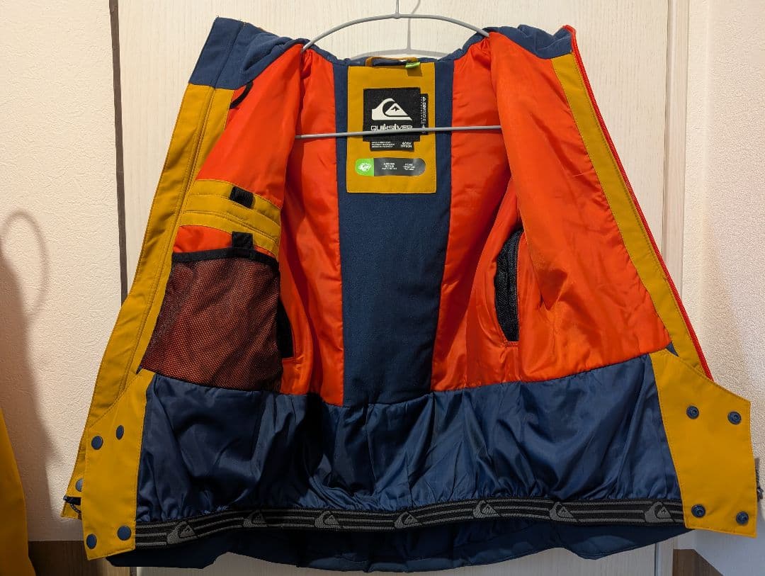 QUIKSILVER子ども用スノーボードウェア上下セット　ビブパン　サイズXS