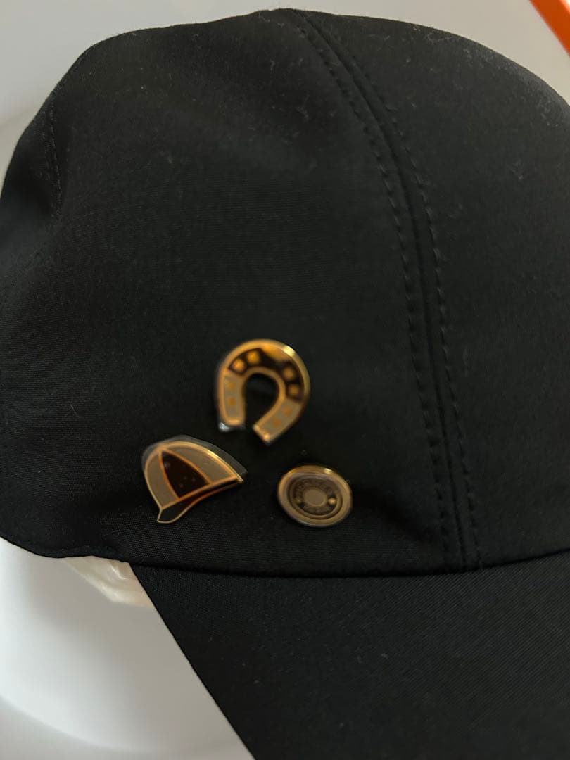 きーちゃんさんエルメス　セレナ・ジャンプ》　キャップ　黒　馬蹄　ロゴ