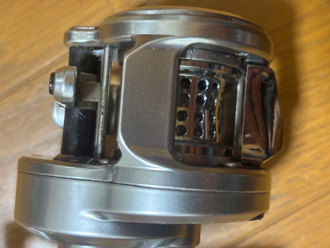 丸型　BFSリール　左ハンドル