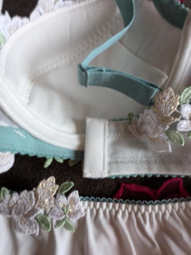 。Lemonheart様ワコールサルート最新16グループブラD70、ショーツL。